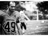 三亿体育体育娱乐-足球联赛新赛季开启，球队兢兢业业备战