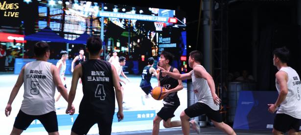 三亿体育体育链接-全球各地篮球赛事精采纷呈，动人心弦