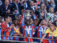 包含热刺客场逼平水晶宫，延续不败纪录的词条