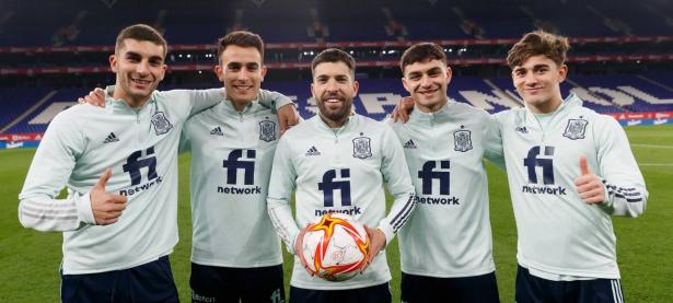 三亿体育体育官网-英格兰队对阵阿尔巴尼亚队，备战全力以赴