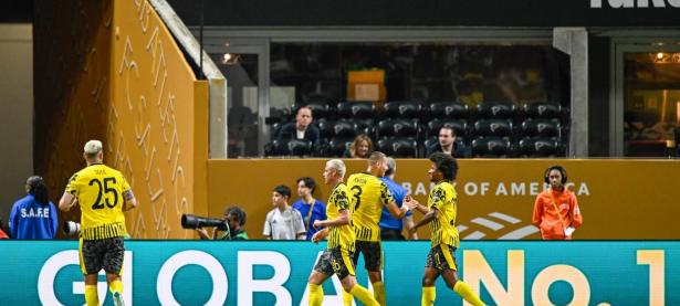 三亿体育体育网站-南美球队抢眼登顶，挑战欧洲豪门霸主