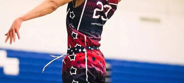 三亿体育体育登录入口-美国高中篮球联赛季后赛开始