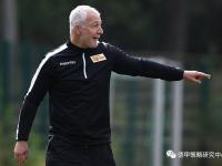 三亿体育体育课程-柏林联队中场球员提升个人技术水平