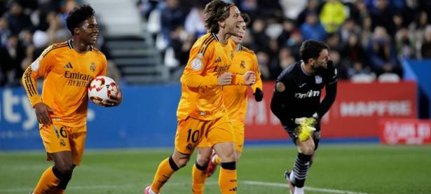 三亿体育体育亚洲官网-欧洲足坛比赛势态激烈，球队竞争激烈