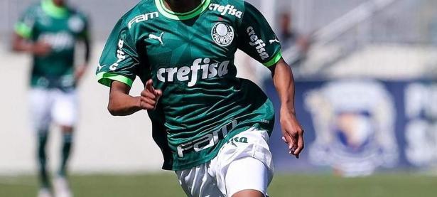 三亿体育体育直播-亚洲球员在南美联赛中大放异彩，声名大噪