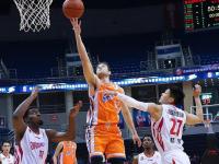 三亿体育体育注册-公牛遭遇连败，失去季后赛席位