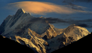 非洲足球传奇：加纳队成功晋级决赛