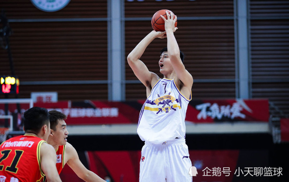 关于吉林黄海防守严密，球队士气高昂的信息