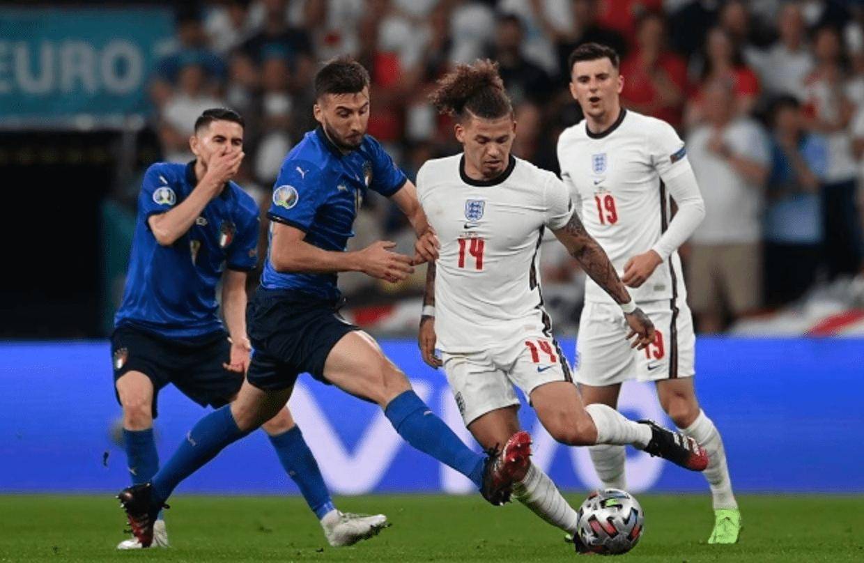 包含英格兰队收获三分，欧预赛前途一片光明的词条