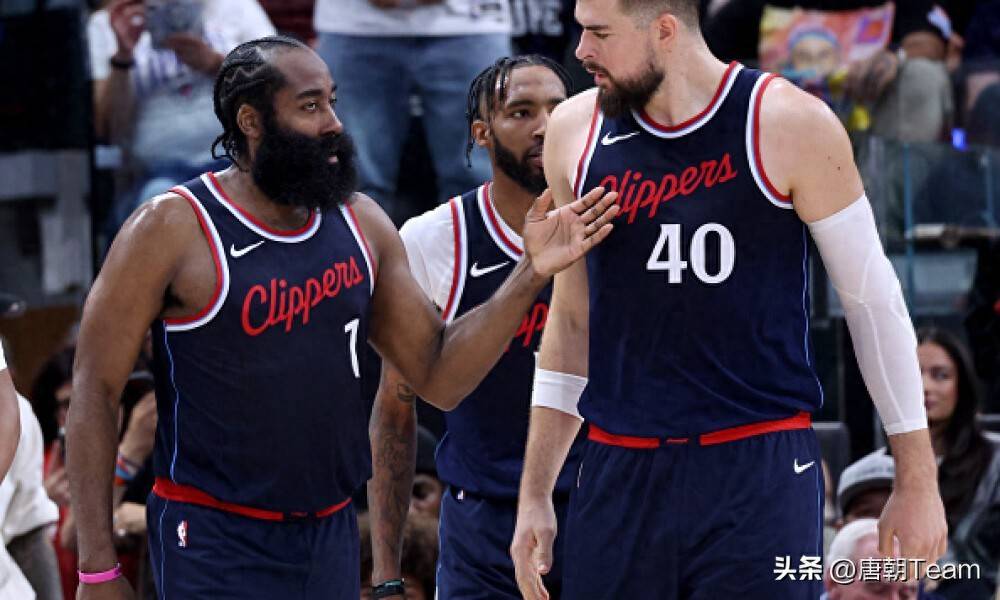 快船客场擒开拓者延续连胜