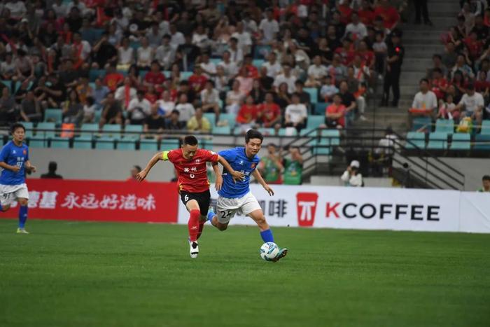 国际球队在比赛中的拼搏精神