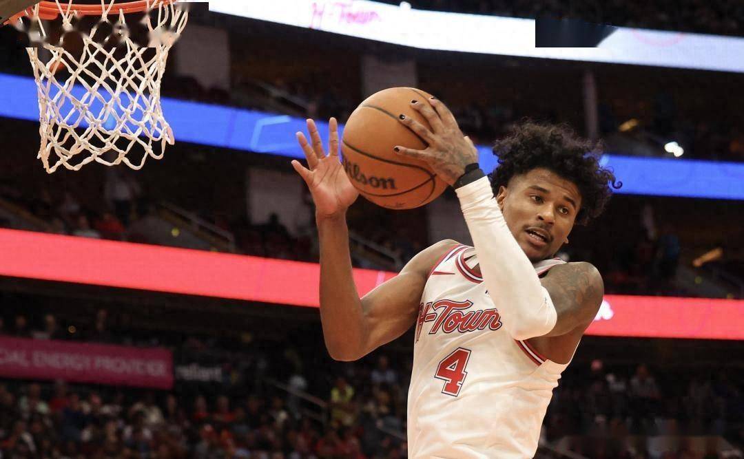 火箭客场战胜灰熊，取得四连胜