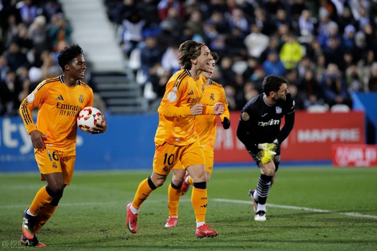 欧洲足坛比赛势态激烈，球队竞争激烈