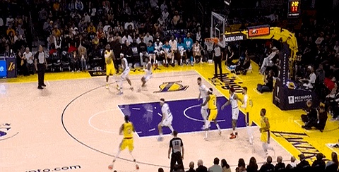 包含欧洲篮球比赛接近尾声，各队紧咬比分争夺冠军的词条