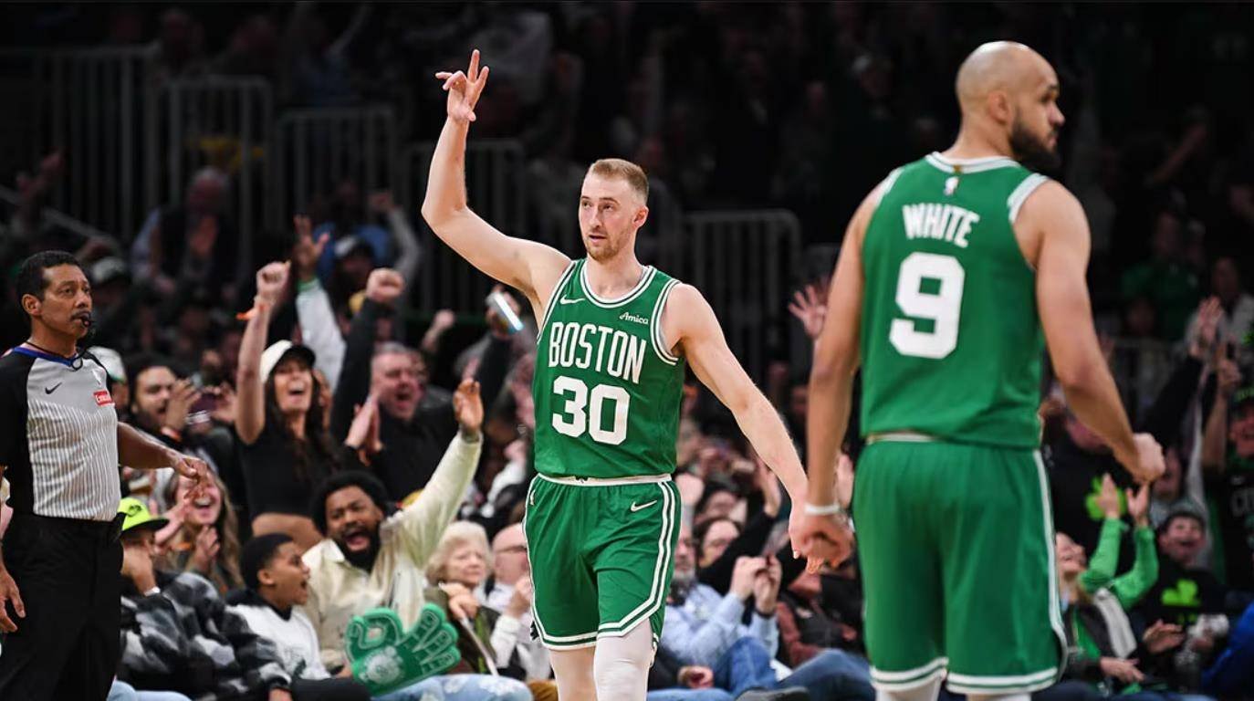 包含欧洲篮球比赛接近尾声，各队紧咬比分争夺冠军的词条