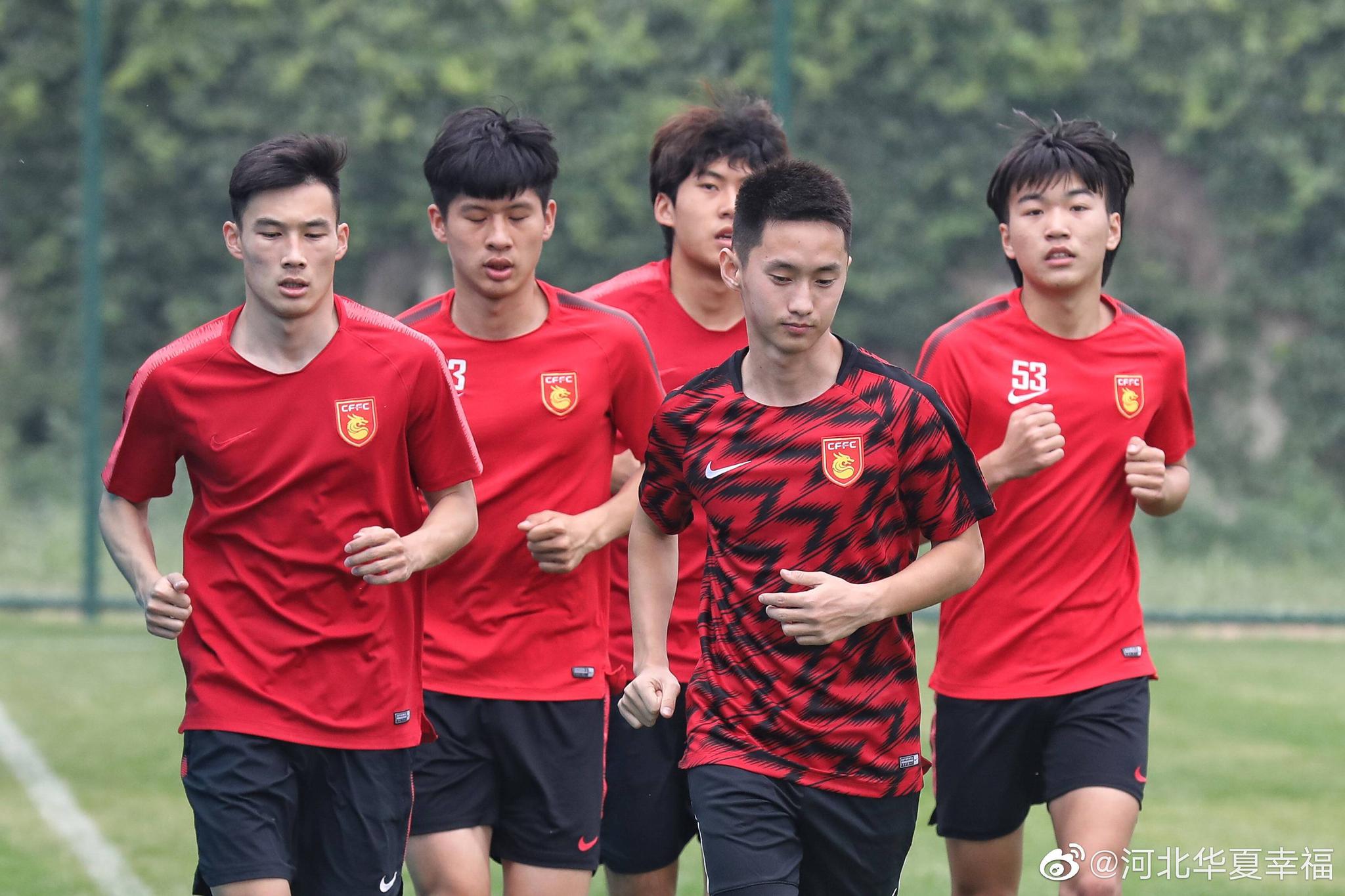 包含河北华夏幸福实力强劲，球队斗志昂扬冲击榜首的词条