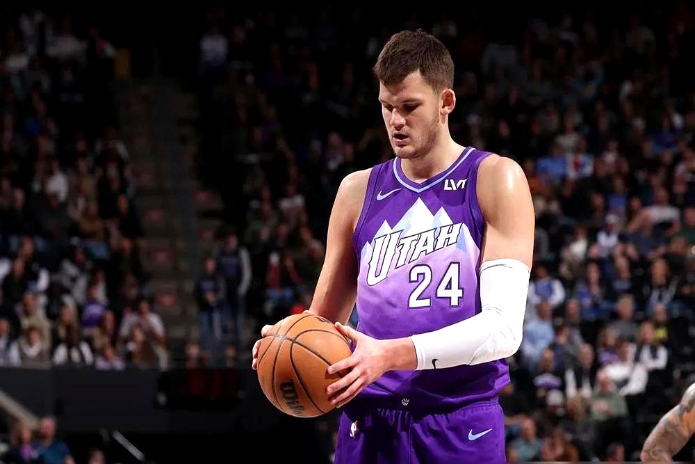 关于罗斯伤退，活塞客场击败凯尔特人的信息